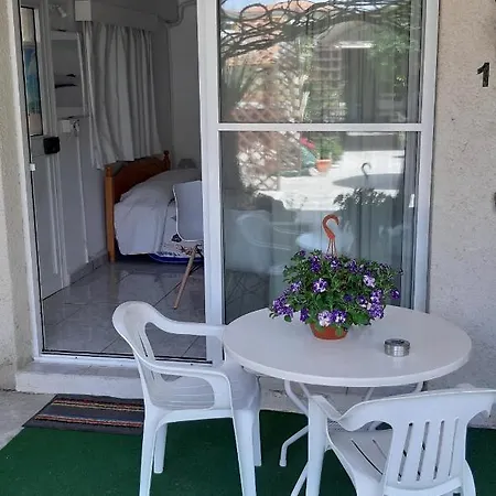 Гостьовий будинок Independent Bedroom With Private Wc+shower