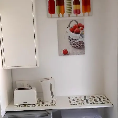 Гостьовий будинок Independent Bedroom With Private Wc+shower