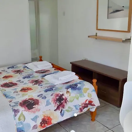 Independent Bedroom With Private Wc+shower Гостьовий будинок *